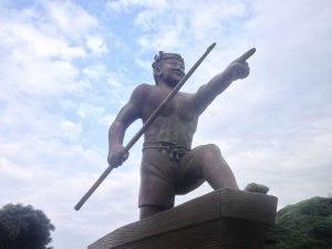 和平島公園內的琉球漁民慰靈碑。(圖/維基百科)