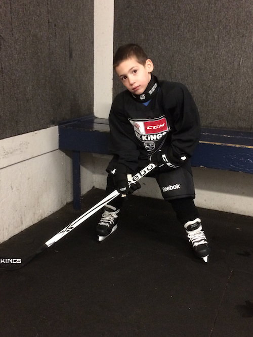 九歲的Mason雖患有第一型糖尿病，但還是十分熱愛冰上曲棍球，但糖尿病患者還是要注意不能運動過量，運動前最好先驗血糖，不要獨自運動。