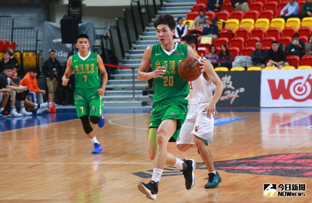 ▲台灣啤酒球員周伯勳。（圖／記者葉政勳攝 , 2017.12.21）