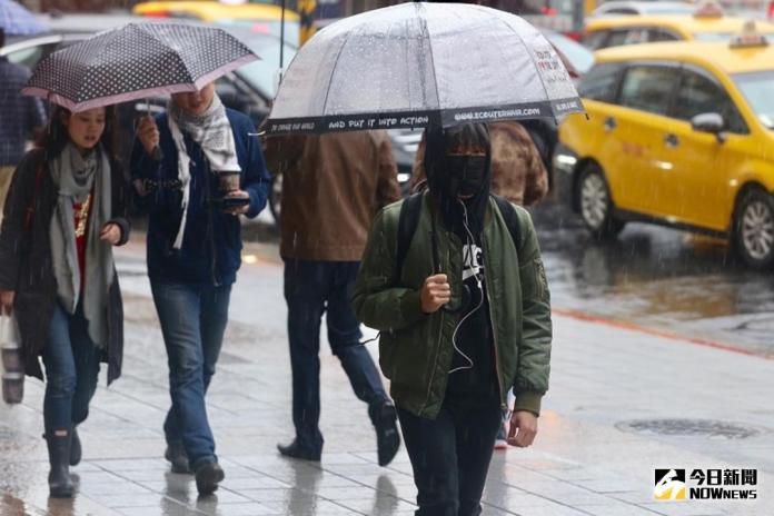 ▲今天東北季風減弱，各地白天溫度回升，北台灣、宜蘭有局部大雨發生的機率。（圖／NOWnews攝影中心）