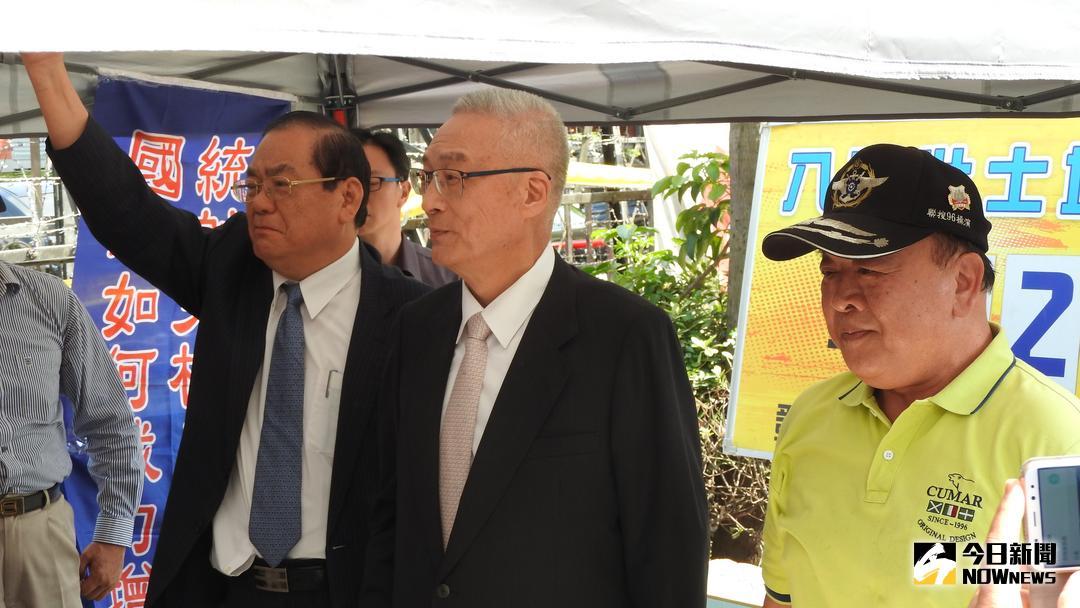 ▲國民黨主席吳敦義（中）指派副主席曾永權（左）參與六月初的海峽論壇。（圖／NOWnews資料照）
