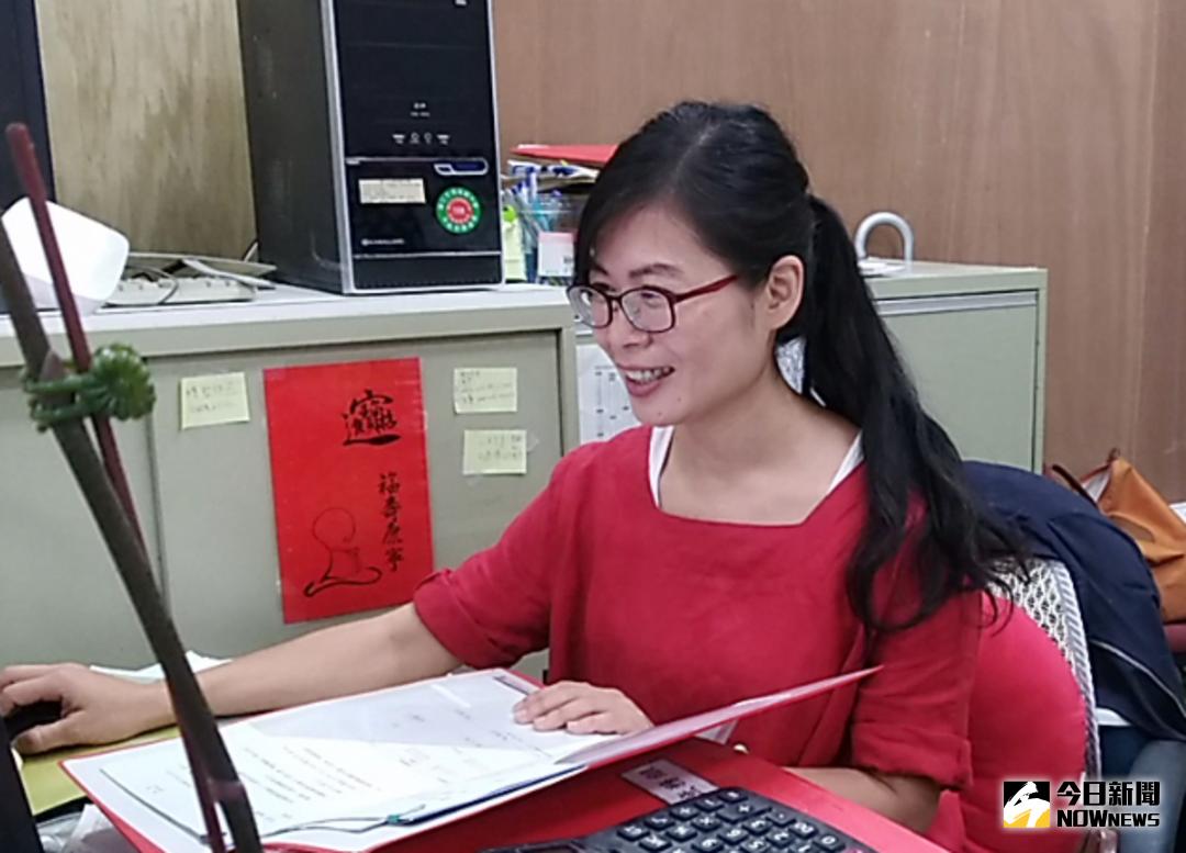 ▲北港高中庶務組長陳靖玫，榮獲杏壇芬芳獎。（圖／記者洪佳伶攝 , 2018.05.03\\)