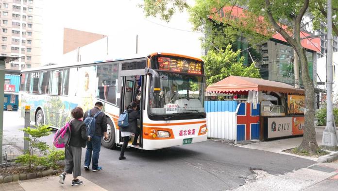 ▲新北市全國首創「跳蛙公車APP」，讓民眾自己規畫專屬的公車路線，上線以來廣獲好評。（圖／台北客運提供）