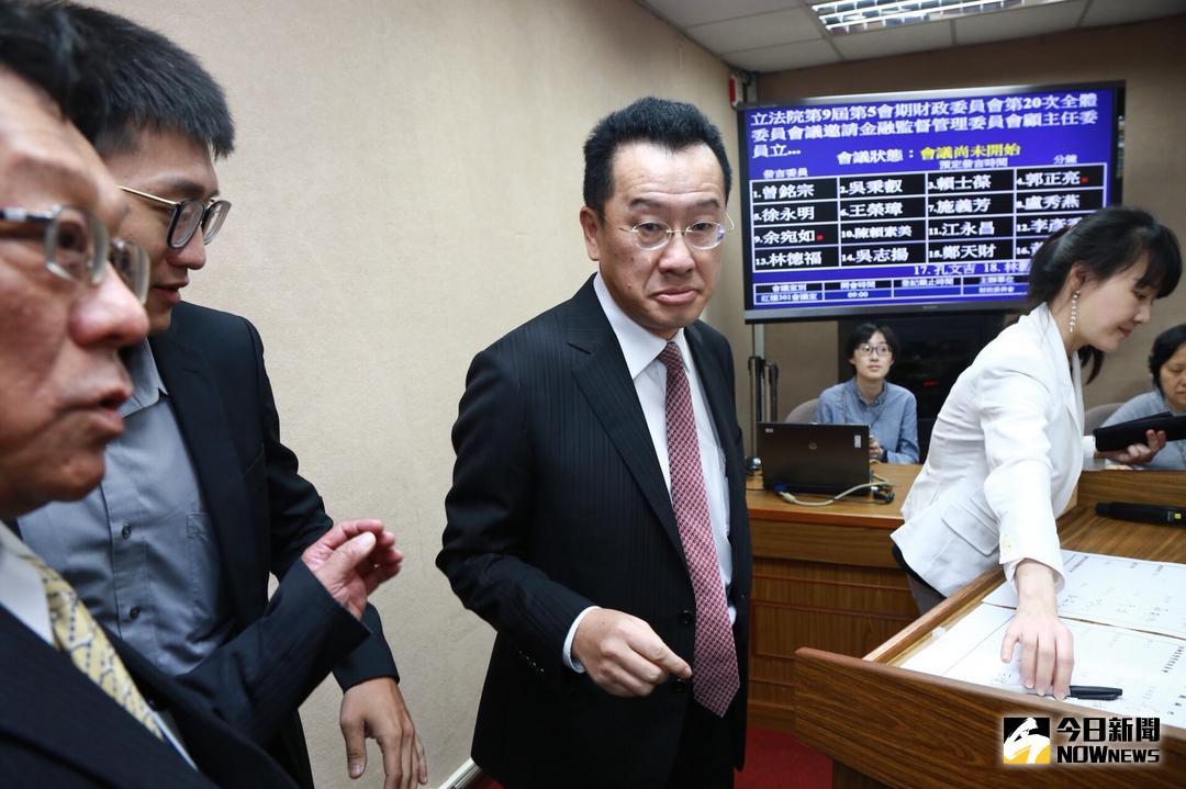 ▲金管會主委顧立雄在立法院財委會表示，針對大學教授兼任上市櫃獨董，金管會研議未來應要有程序完備性，在提名時，就要拿到學校同意函，屬於應提出的相關證明文件。（圖／記者葉政勳攝 ,）