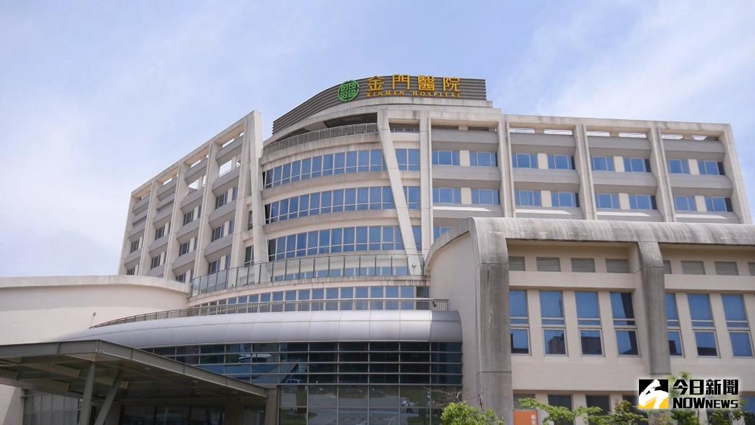 ▲台中旅遊團赴金門傳食物中毒，15名團員深夜送急診。圖為衛福部金門醫院。（圖／蔡若喬攝 , 2018.05.03