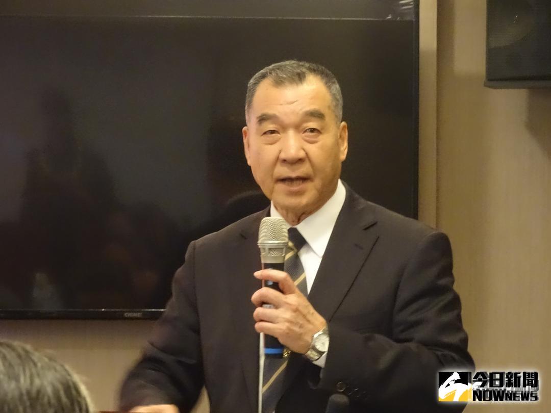 ▲針對軍人年改退撫新制傳聞，退撫會主委邱國正4 日召開記者會，親上火線說明。（圖／記者呂炯昌攝 , 2018.5.4)