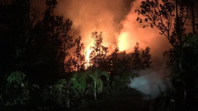 夏威夷6.9強震！火山噴發驚悚瞬間　岩漿直流民宅
