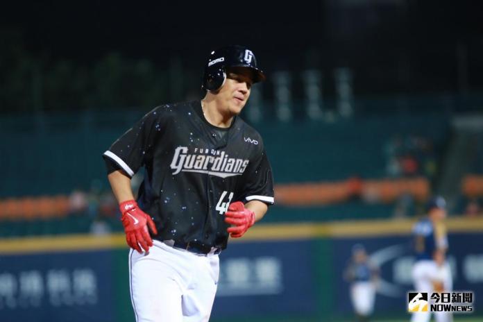 ▲富邦悍將蔣智賢單場雙響砲。（圖／記者葉政勳攝 , 2018.05.05）