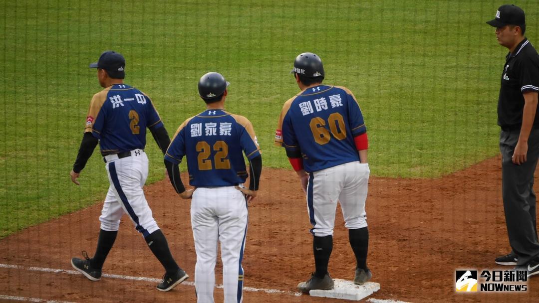 ▲劉時豪流鼻血仍上場。（圖／吳政紘攝）