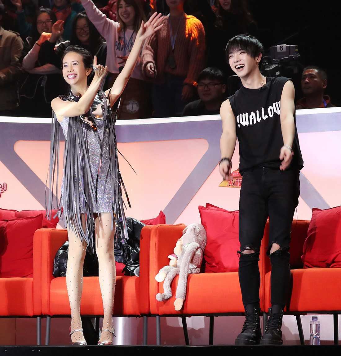 ▲莫文蔚\\(左\\)因選秀節目《天籟之戰》，與華晨宇（花花）熟識。（圖／莫家寶貝工作室提供,2018.05.06）