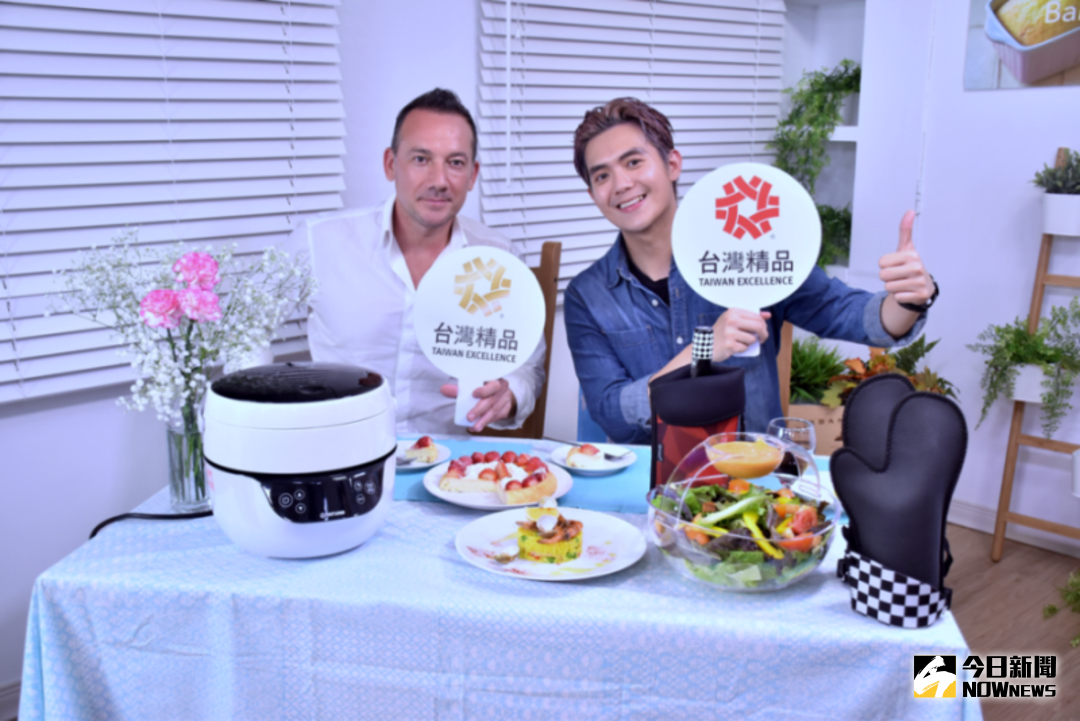 ▲法國型男主廚Paco 3日晚間至美味生活大師來上菜單元，用大同分離式電子鍋，教你烹調美味料理。（圖／NOWnews攝）