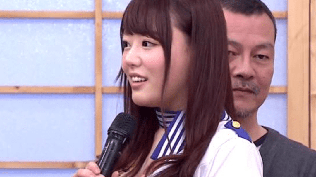 ▲濱崎真緒身穿改良制服。（圖／翻攝自IG , 2018.5.7）