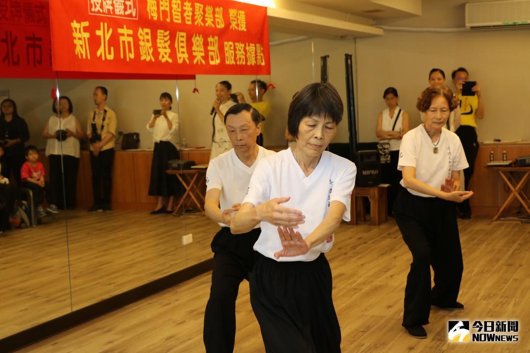 ▲梅門成立銀髮俱樂部，結合平甩功等養生氣功為長輩延緩老化。（圖／記者蔡琇惠攝，2018.05.08）