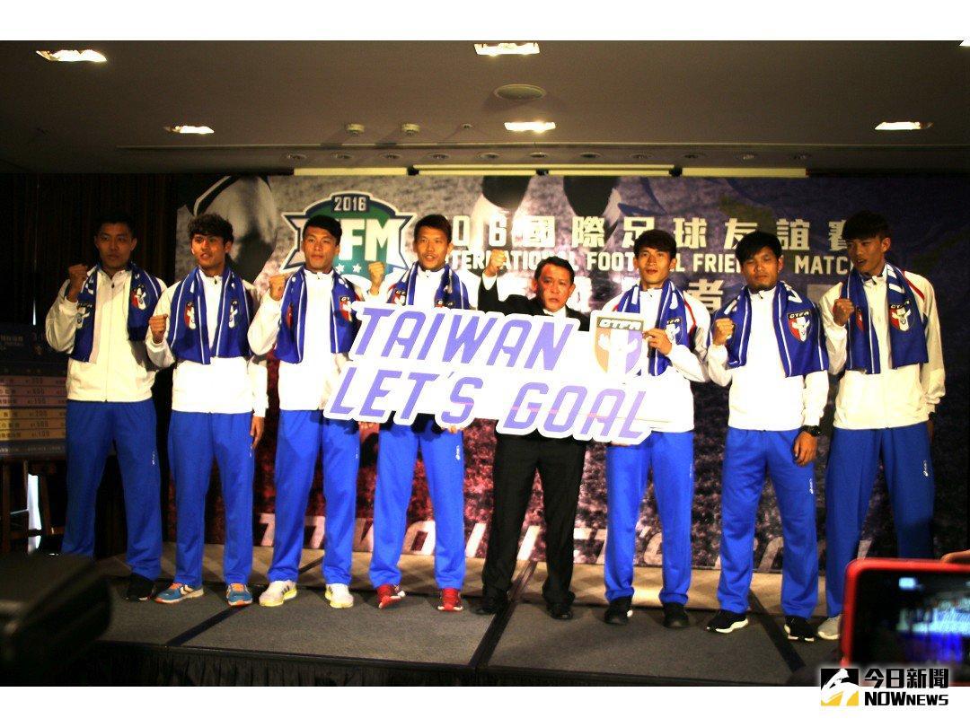 ▲中華男足總教練陳貴人（右4）率領隊員宣示決心。（圖／中華足協提供）