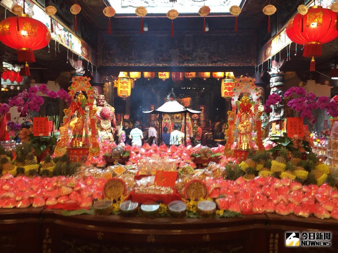 ▲男網友到廟中拜拜供品卻莫名被調包。（示意圖，圖與文章中內容無關／NOWnews 資料製片)