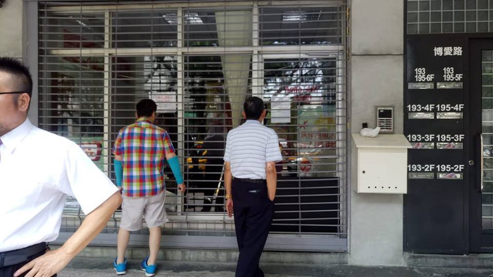 ▲叫車通驚傳倒閉，旗下司機透露，勞動節後公司即人去樓空、大門深鎖。（圖／翻攝自叫車通臉書）