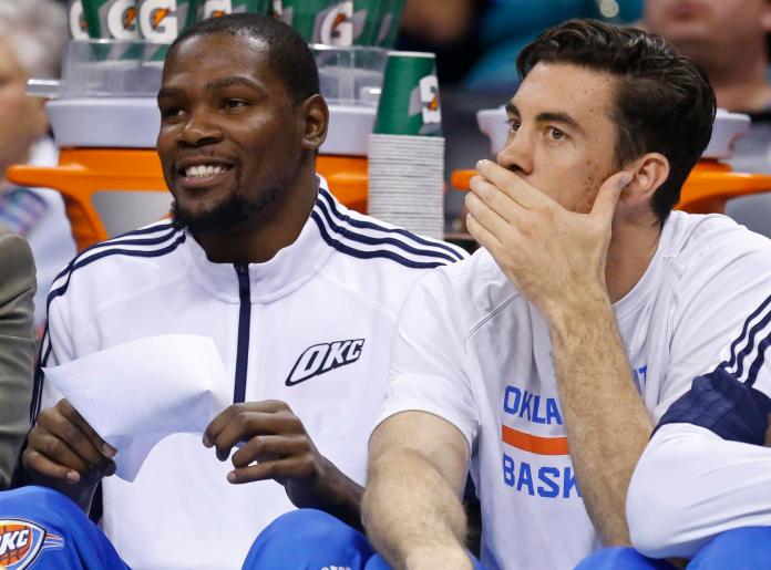 ▲Kevin Durant\\(左\\)、Nick Collison（圖／美聯社／達志影像）