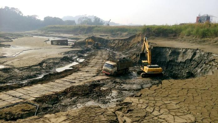 ▲南水局積極在白河水庫展開清淤工作。   （圖／南水局提供，2018.05.11）