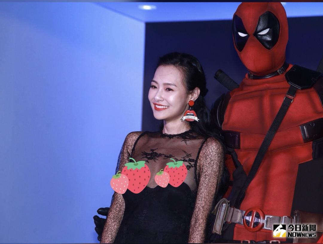 ▲王思佳不慎露點。（圖／記者葉政勳攝，2018.05.11）