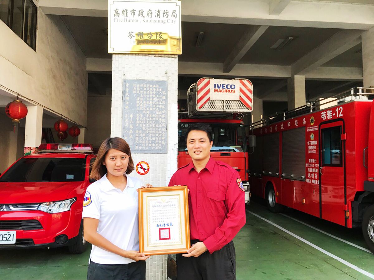 ▲康汶羽以父親的傳統族名「Ngerel‧Pacekelj」捐贈100顆住宅用火災警報器。（圖／高市消防局提供 , 2018.05.13）