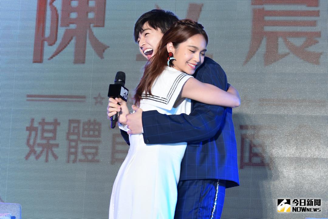 ▲楊丞琳（左）擔任陳立農媒體見面會嘉賓。（圖／記者林柏年攝 , 2018.05.13）