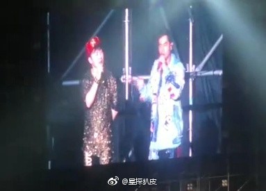▲一位男歌迷在周杰倫演唱會上，自稱是「蔡依林的弟弟」，引起全場驚呼。（圖／翻攝微博, 2018.05.14）