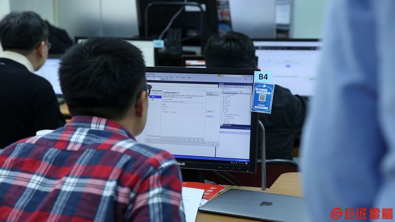 ▲巨匠電腦與微軟合作，3月推出「千人AI上手體驗營」實作課程，由業界AI專家帶領學員，分別以「人臉辨識」與「影像辨識」為主題進行實作，在3小時內逐步建構學員實作及應用AI技術的能力。（圖／公關照片）