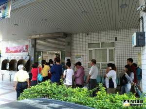 ▲4G 499元不降速吃到飽當年吸引民眾搶辦，甚至提前解約也要跟進，但該方案確定不再有。（示意圖／NOWnews資料照）