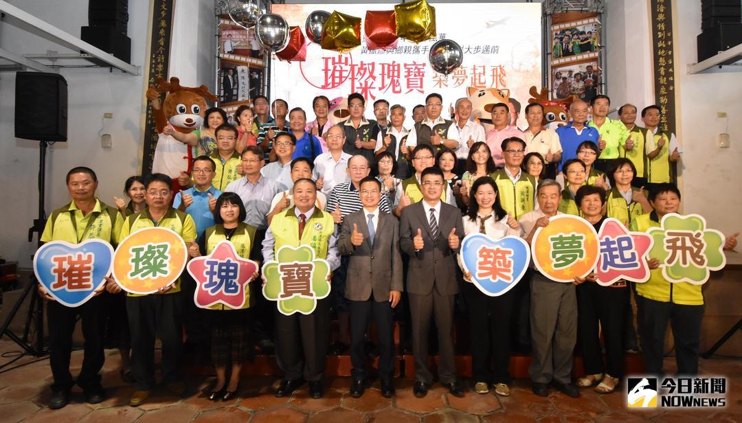 ▲鹿港鎮長黃振彥於鹿港公會堂向鄉親報告這6年的建設成果，提升了觀光旅遊的品質，今年鹿港鎮更獲得了2018臺灣城鎮品牌獎的銀牌獎。（圖／記者陳雅芳攝，2018.05.15）