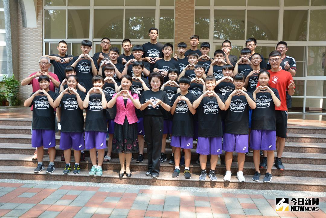 ▲嘉義市議長蕭淑麗前往立仁高中嘉勉參賽球員。（圖／記者郭政隆攝影2018.5.16）