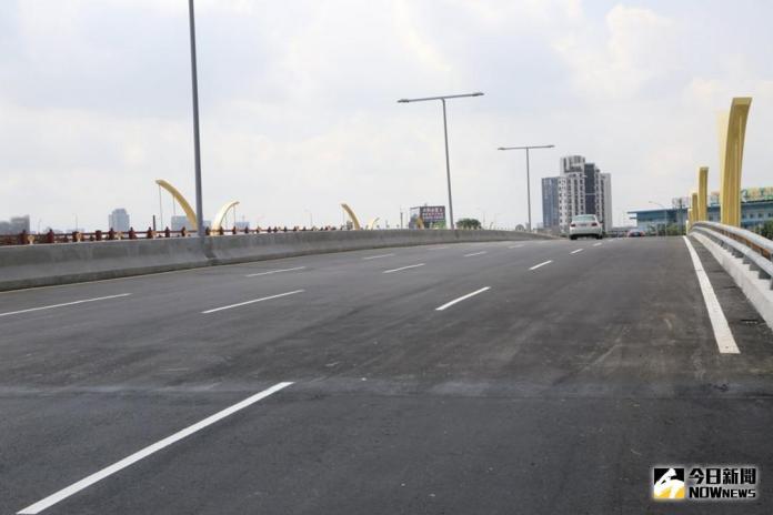 ▲知高橋第二階段橋樑工程完工，優先開放7車道通行（圖／市政府提供 , 2018.5.16\\)
