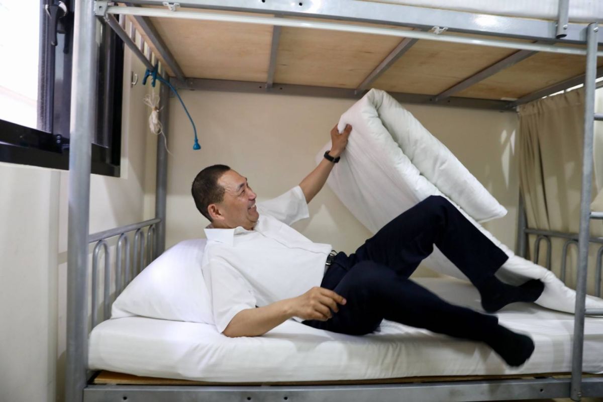 ▲新北2歲男童恩恩染疫病逝，新北市長侯友宜及新北市政府的處理方式與態度持續引發譁然，近來多項民調顯示，侯友宜的聲望受到重挫。（圖／資料照）