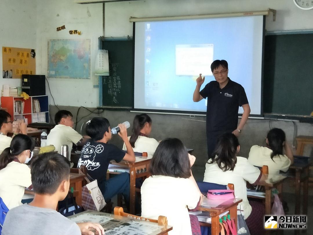 ▲台灣藝術大學張連強等3位教授到溪陽國中入班教學，從戲劇、音樂、舞蹈角度帶領學生從不同的角度去思考分析，也了解所涉及的各類元素之間的關係。（圖／記者陳雅芳攝，2018.05.17）