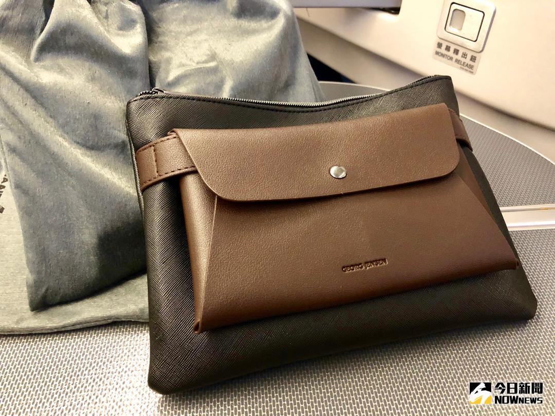 ▲長榮航空外站返台的長程航線商務艙，改提供與丹麥品牌 Georg Jensen 合作的過夜包。（圖／記者陳致宇攝）