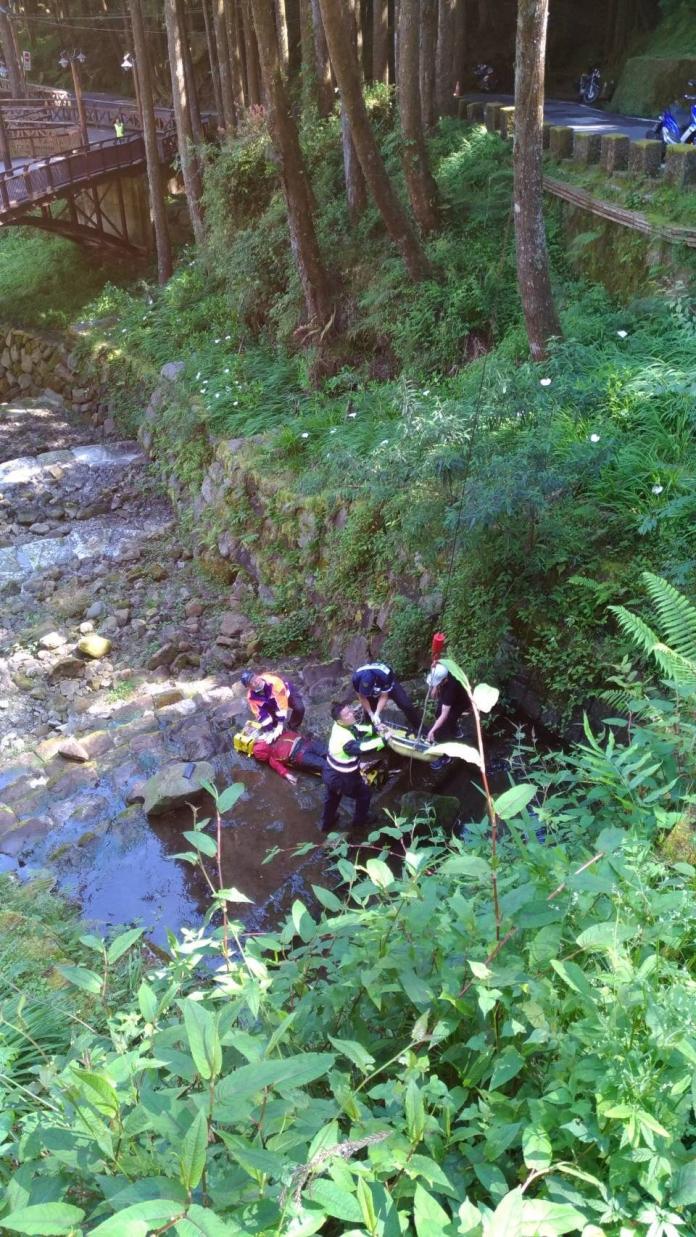 ▲阿里山森林遊樂區一男遊客摔落香林橋下身亡。（圖／嘉義縣消防局提供 , 2018.05.18\\)