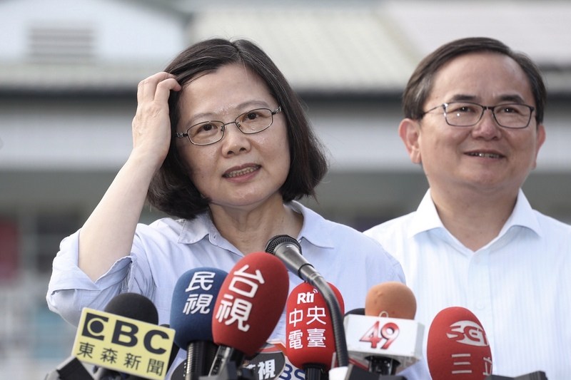 ▲執政將屆滿兩年民調卻不高？蔡英文 18 日表示，相信時間到了，民眾會感受到這是一個很認真的政府，「我有很認真的在解決問題！」中央社記者吳翊寧台東攝 107 年 5 月 18 日