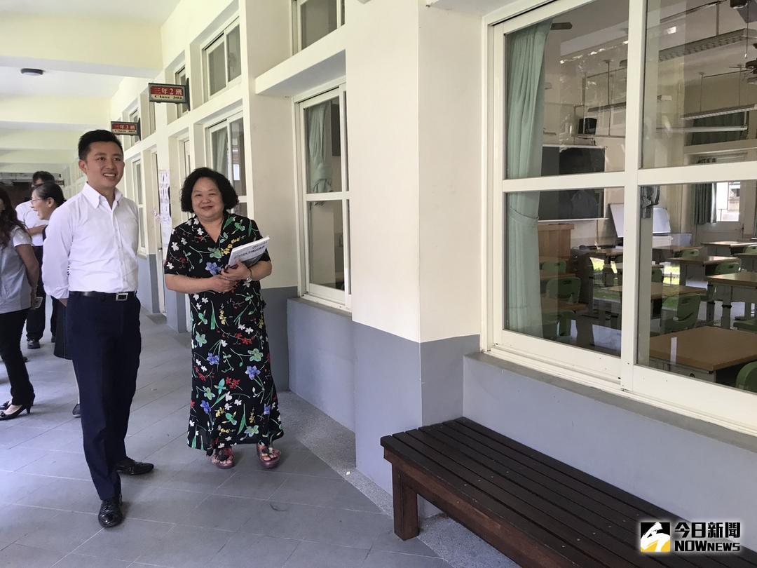 ▲國中會考明後日登場，新竹市長林智堅今巡視考場，替考生加油打氣。（圖／陳志偉攝，2018.05.18）