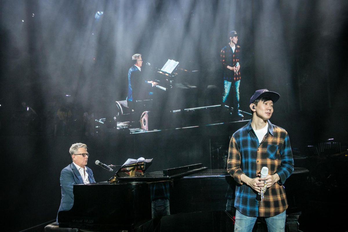 ▲「西洋音樂教父」David Foster（左）前往林俊傑北京演唱會助陣。（圖／JFJ提供 , 2018.05.19）