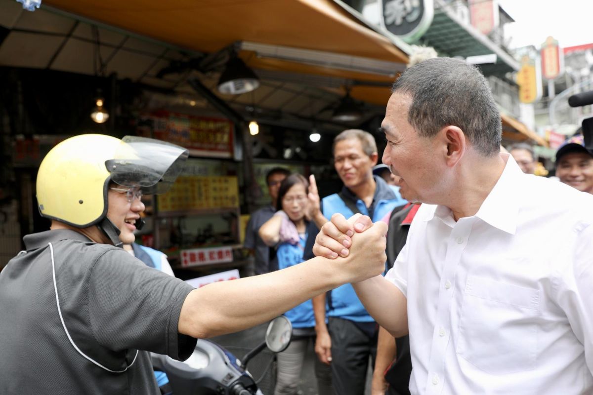 ▲面對好感度領先，國民黨新北市長參選人侯友宜指出，秘書常提醒，民調越高，你壓力就會越大，不然票開出不來你就慘了！（圖／侯友宜辦公室提供）