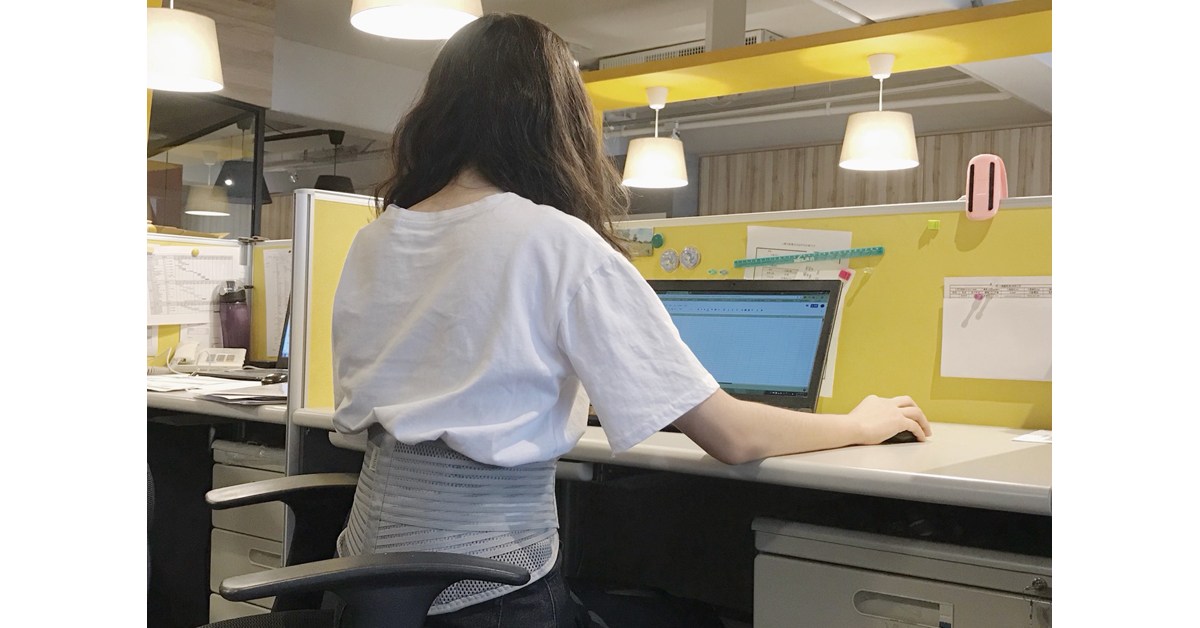 ▲腰酸背痛按摩反傷身？上班族久坐不動護具「救疾」妙方。（圖／資料照片）