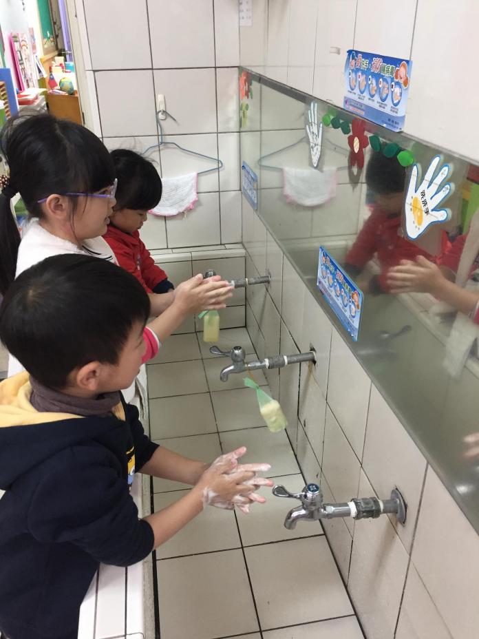 ▲腸病毒將近入流行期，學童落實勤洗手，才能降低病毒傳播機會。（圖／新北市衛生局提供）