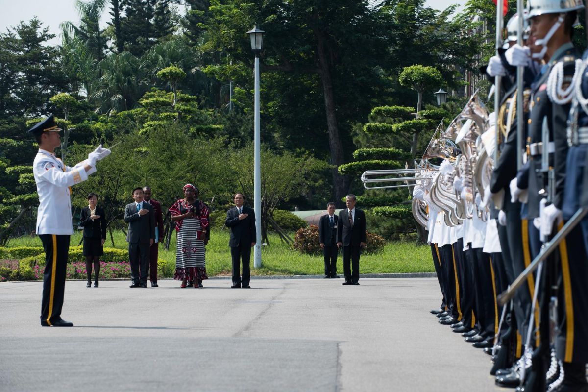 ▲布吉納法索駐華特命全權大使尚娜呈遞到任國書。（資料照／總統府, 2017.9.19）