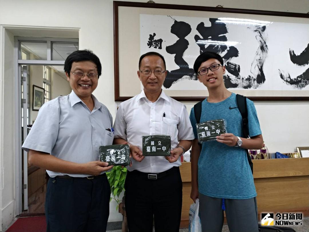 ▲台南一中校長張添唐邀請校友陳正宗教授回母校演講。（圖／記者黃文博攝，2018.05.25