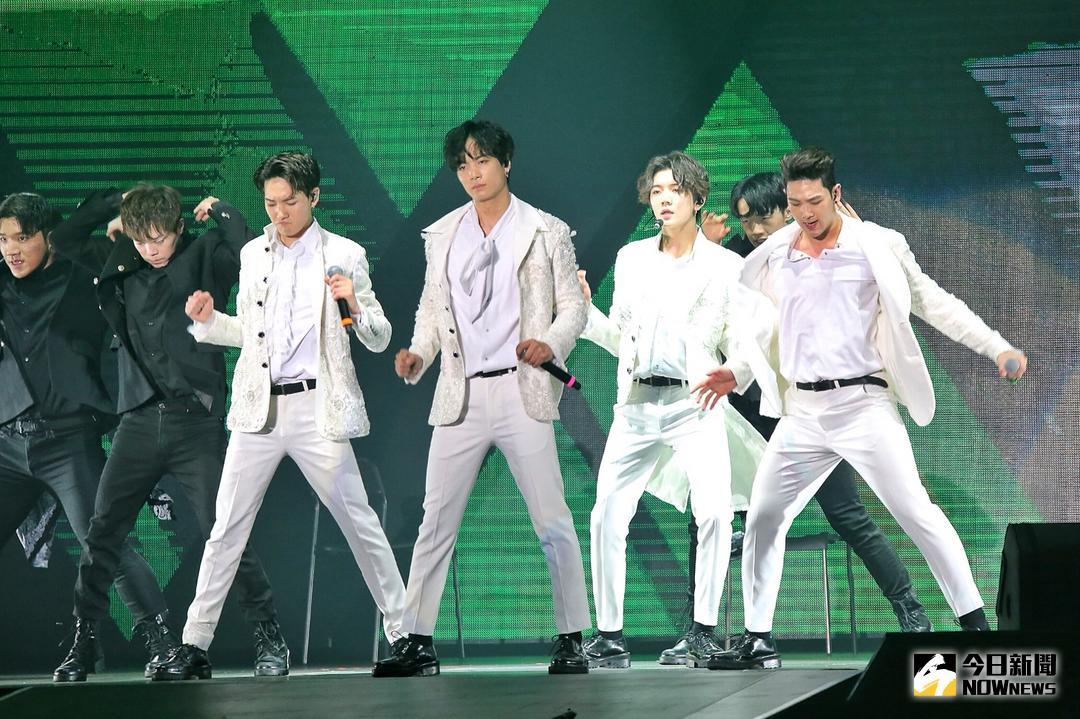 ▲NU\\'EST W表演〈小情歌〉送粉絲。（圖／記者吳政璋攝 , 2018.5.26）
