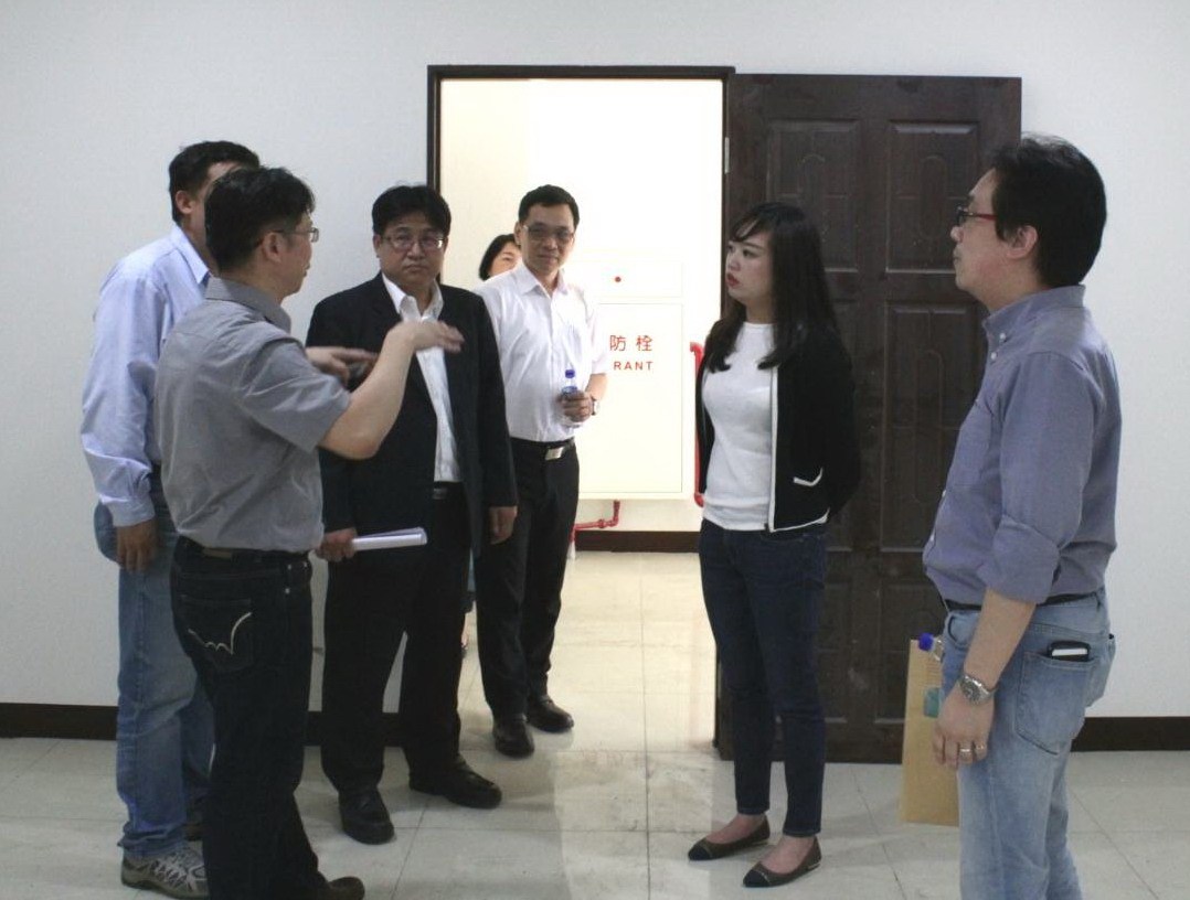 ▲立委呂孫綾指出，目前林口選手村社宅正在如火如荼的進行整建，未來將移交給新成立的國家住宅與都市更新中心進行管理，因此再度安排會勘。（圖／立委呂孫綾辦公室提供）