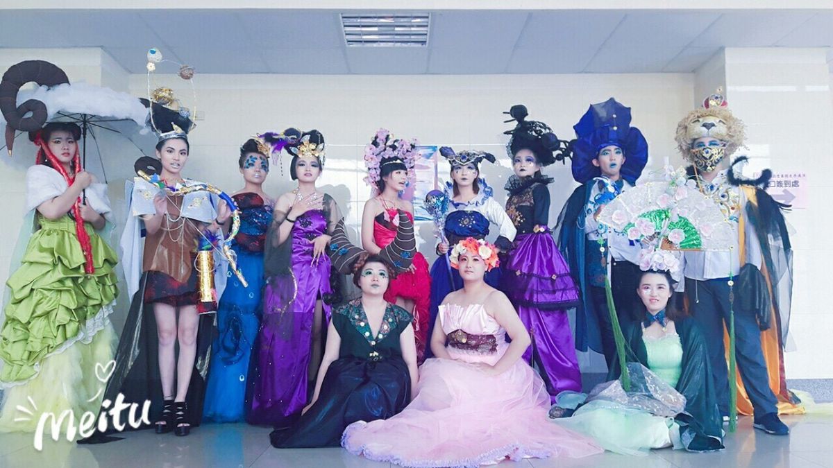 ▲吳鳳科大造型系學生用二手素材主題發想創意呈現，加上走秀展演，成果令人驚豔。（圖／吳鳯科大提供 , 2018.05.29）