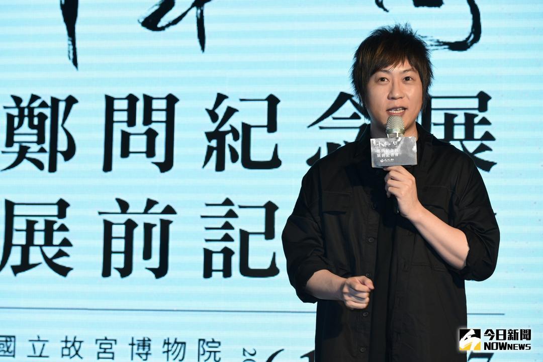 ▲五月天阿信推薦大家來看鄭問的展覽。（圖／記者林柏年攝 , 2018.05.29）