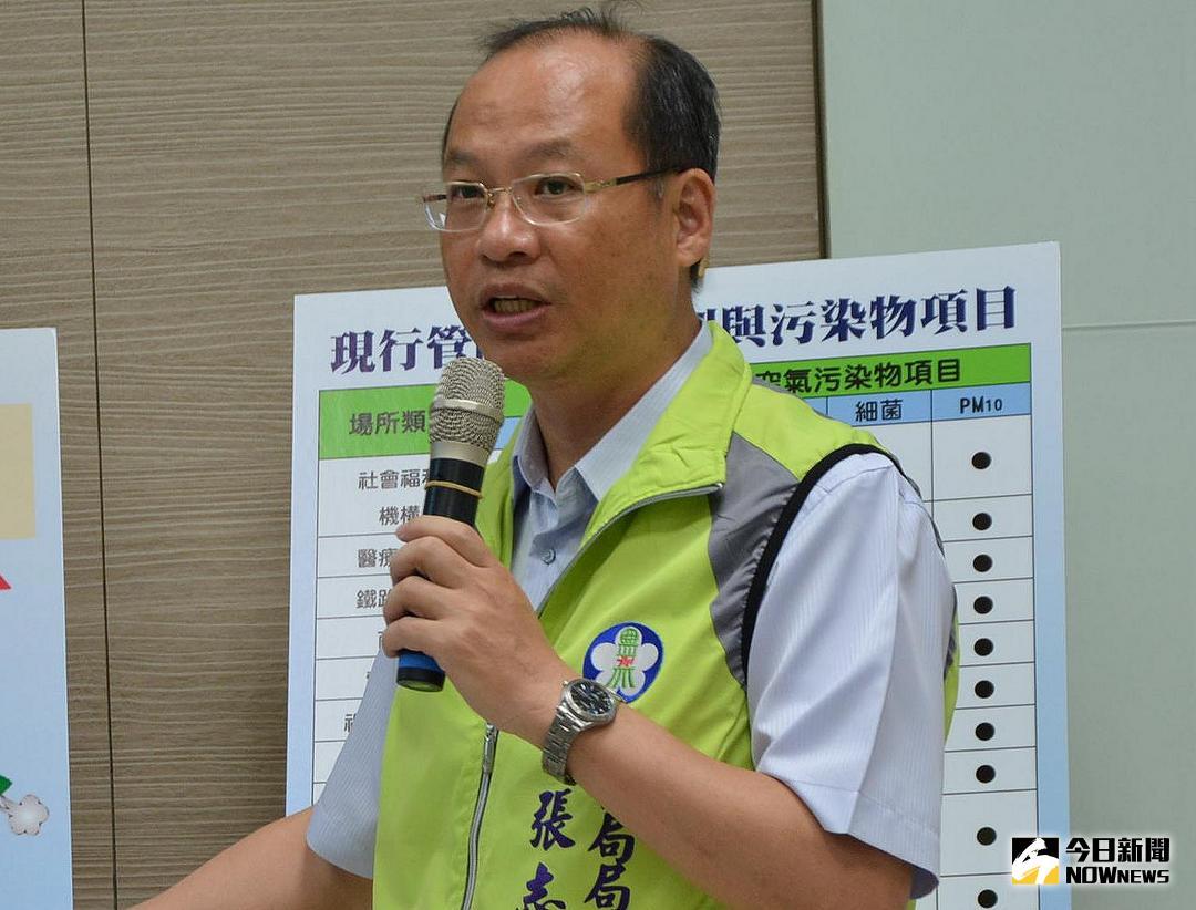 ▲嘉義市環保局長張志誠節表示，能減碳是刻不容緩的工作，需要大家由生活中做起，像是換裝LED燈泡，省電又省荷包。（圖／記者郭政隆攝影2018.5.29）