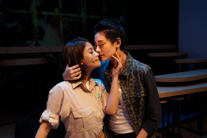 ▲王樂妍（左）、小蠻演出女同志。（圖／故事工廠提供，2018.05.29）