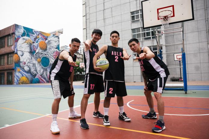 ▲來自亞洲大學不同系隊的四人，因彼此對籃球的熱愛，組成「亞洲最強」前來電爆純喫茶鬥牛霸球場。（圖／資料照片）